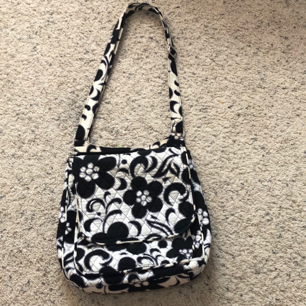 Black and white Vera Bradley purse.